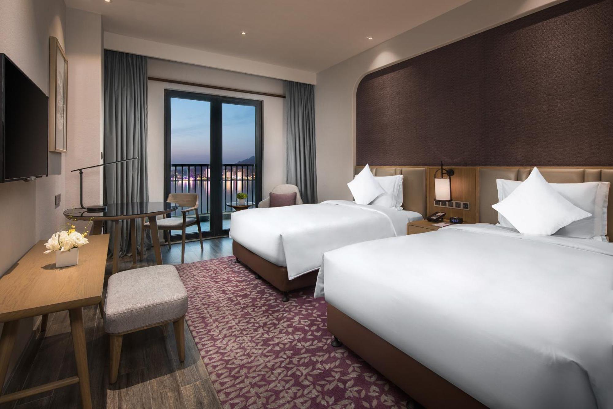 Crowne Plaza Qingdaoorientalmoviemetropolis By Ihg Otel Dış mekan fotoğraf