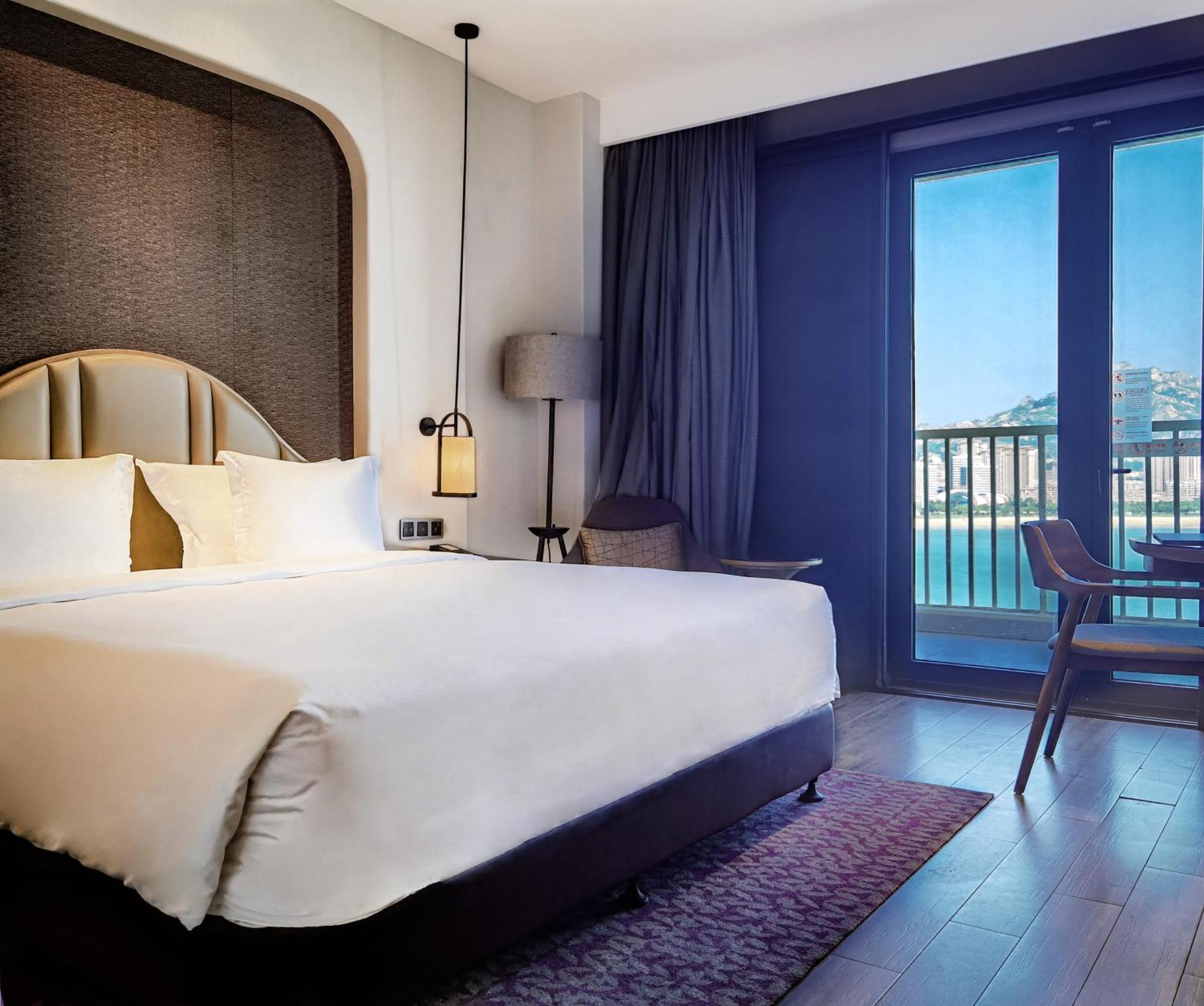 Crowne Plaza Qingdaoorientalmoviemetropolis By Ihg Otel Dış mekan fotoğraf