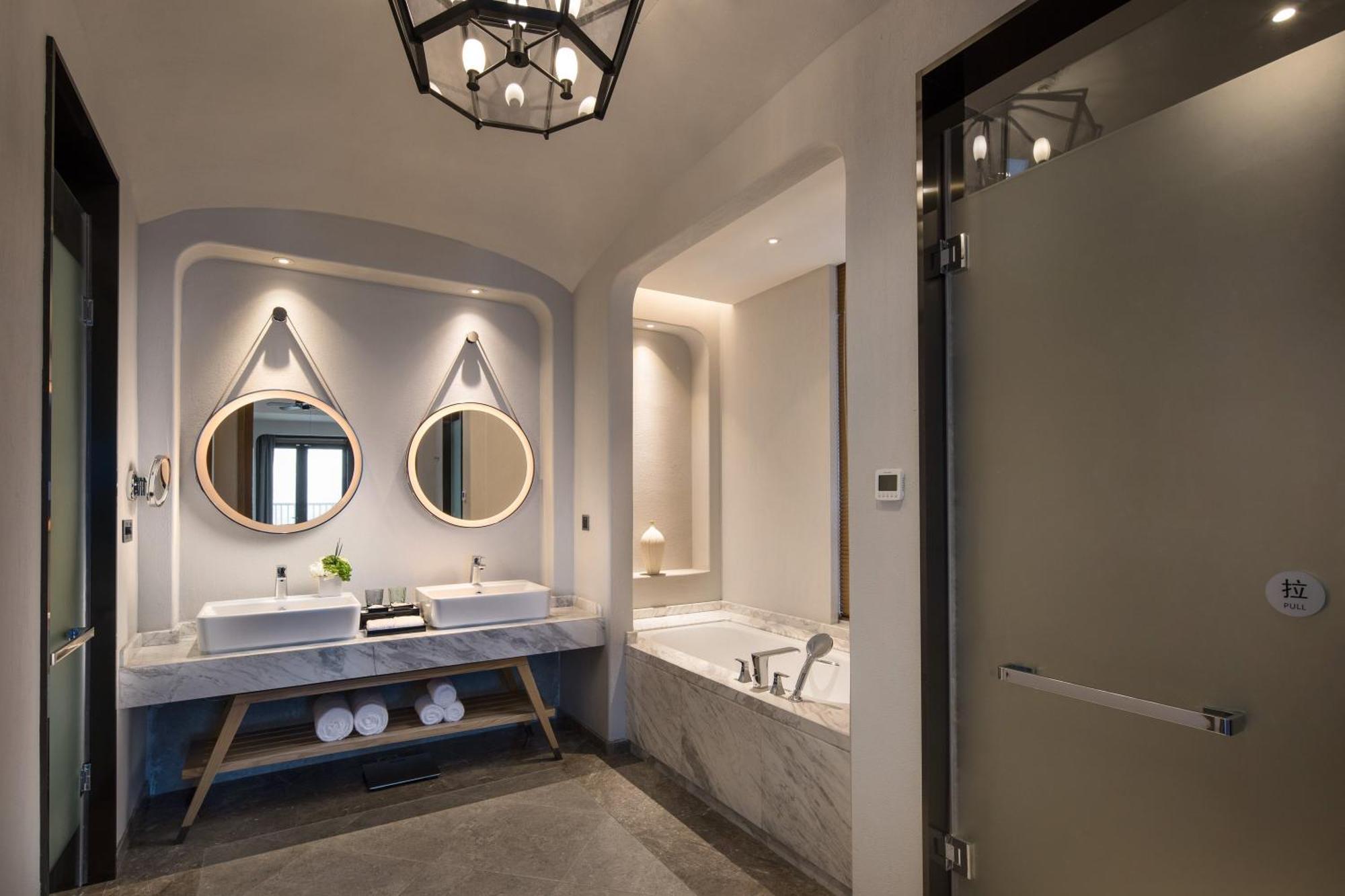 Crowne Plaza Qingdaoorientalmoviemetropolis By Ihg Otel Dış mekan fotoğraf