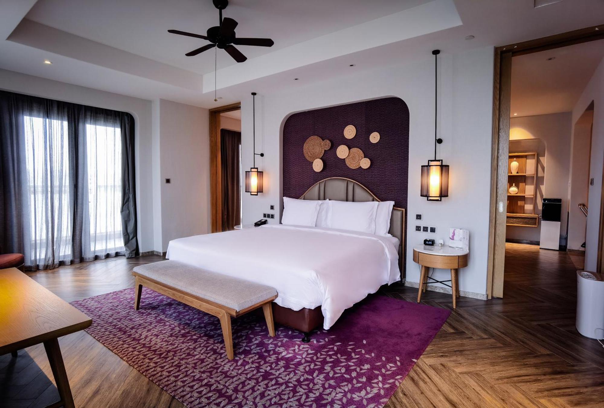 Crowne Plaza Qingdaoorientalmoviemetropolis By Ihg Otel Dış mekan fotoğraf