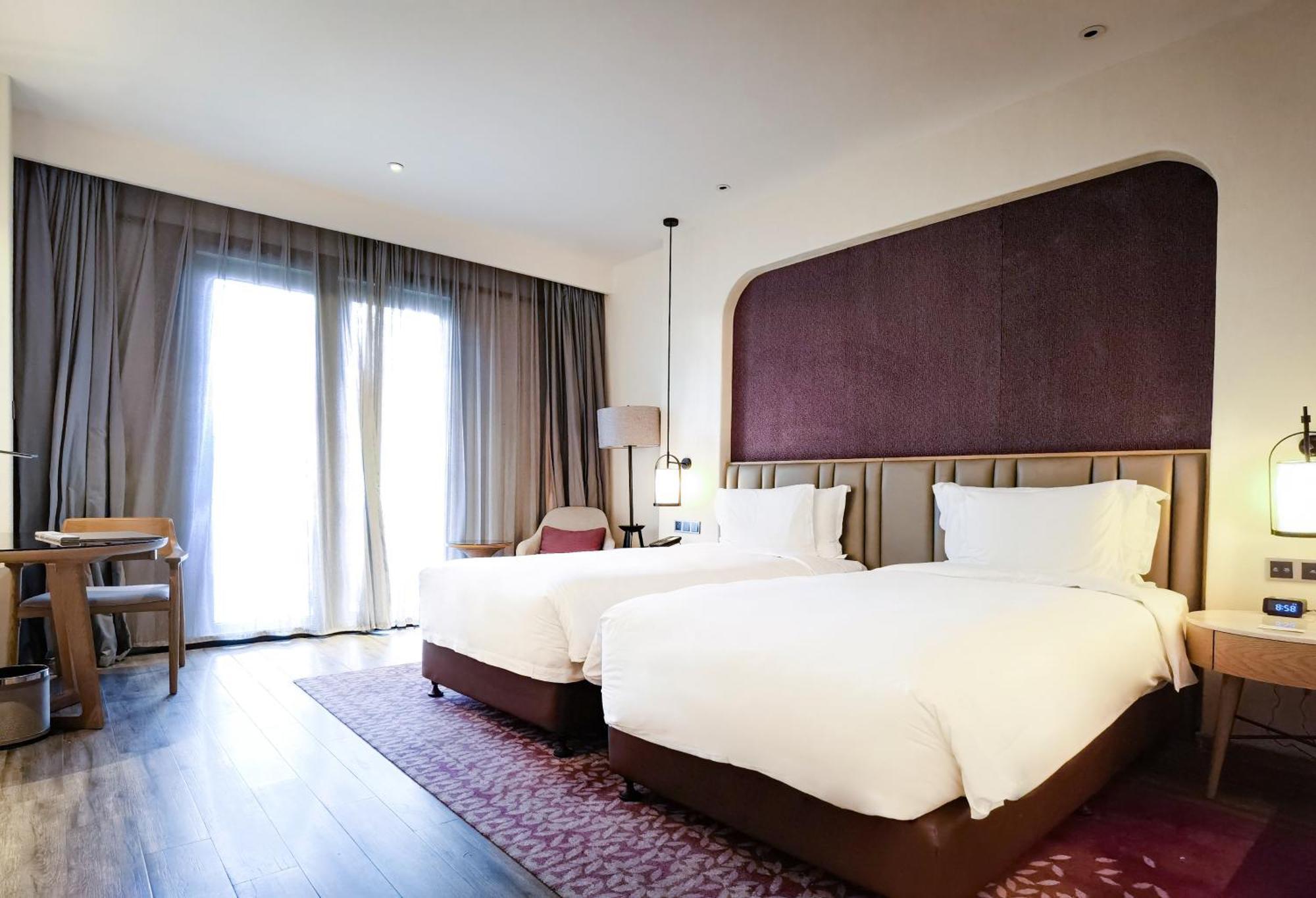 Crowne Plaza Qingdaoorientalmoviemetropolis By Ihg Otel Dış mekan fotoğraf