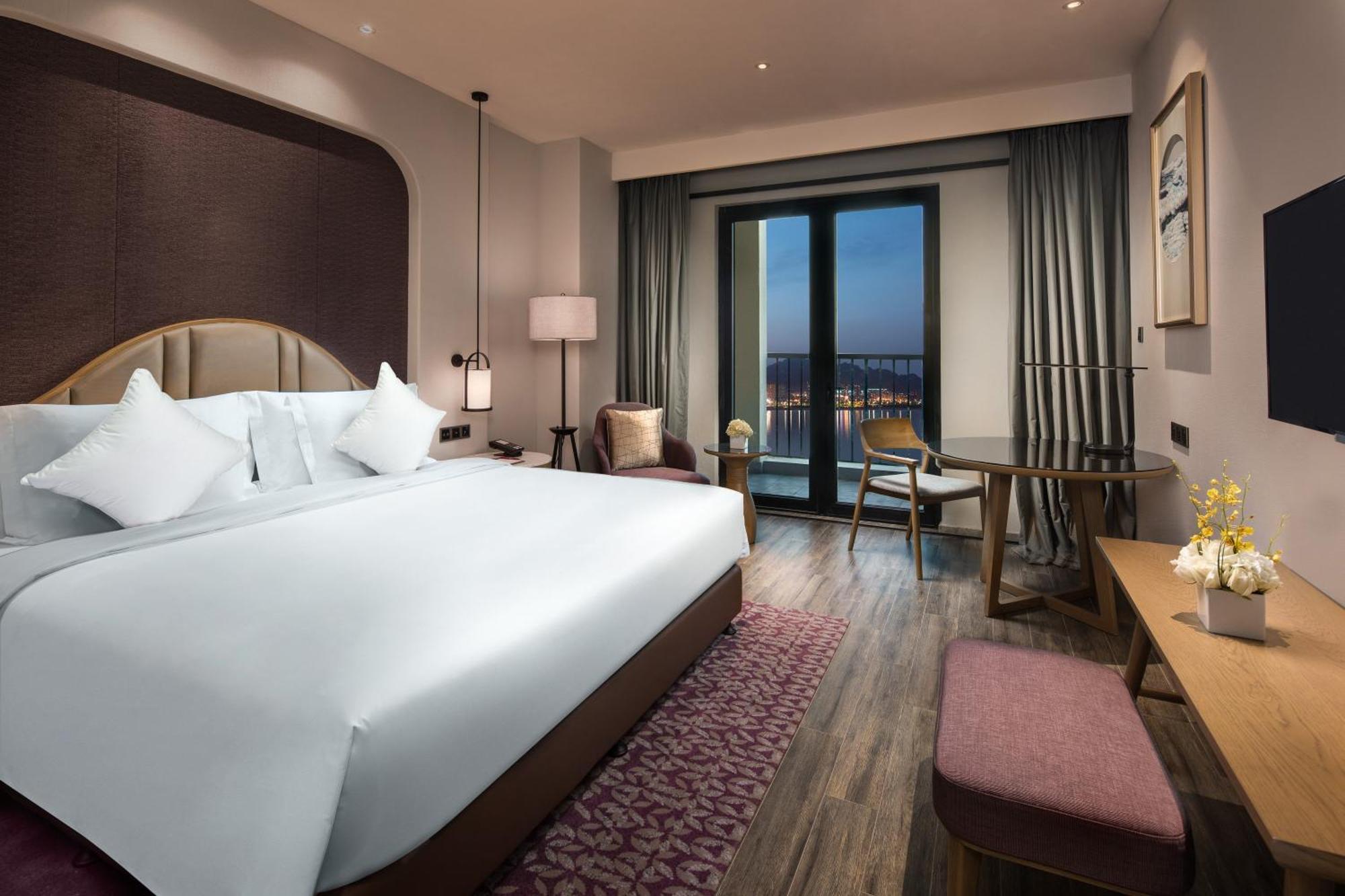 Crowne Plaza Qingdaoorientalmoviemetropolis By Ihg Otel Dış mekan fotoğraf