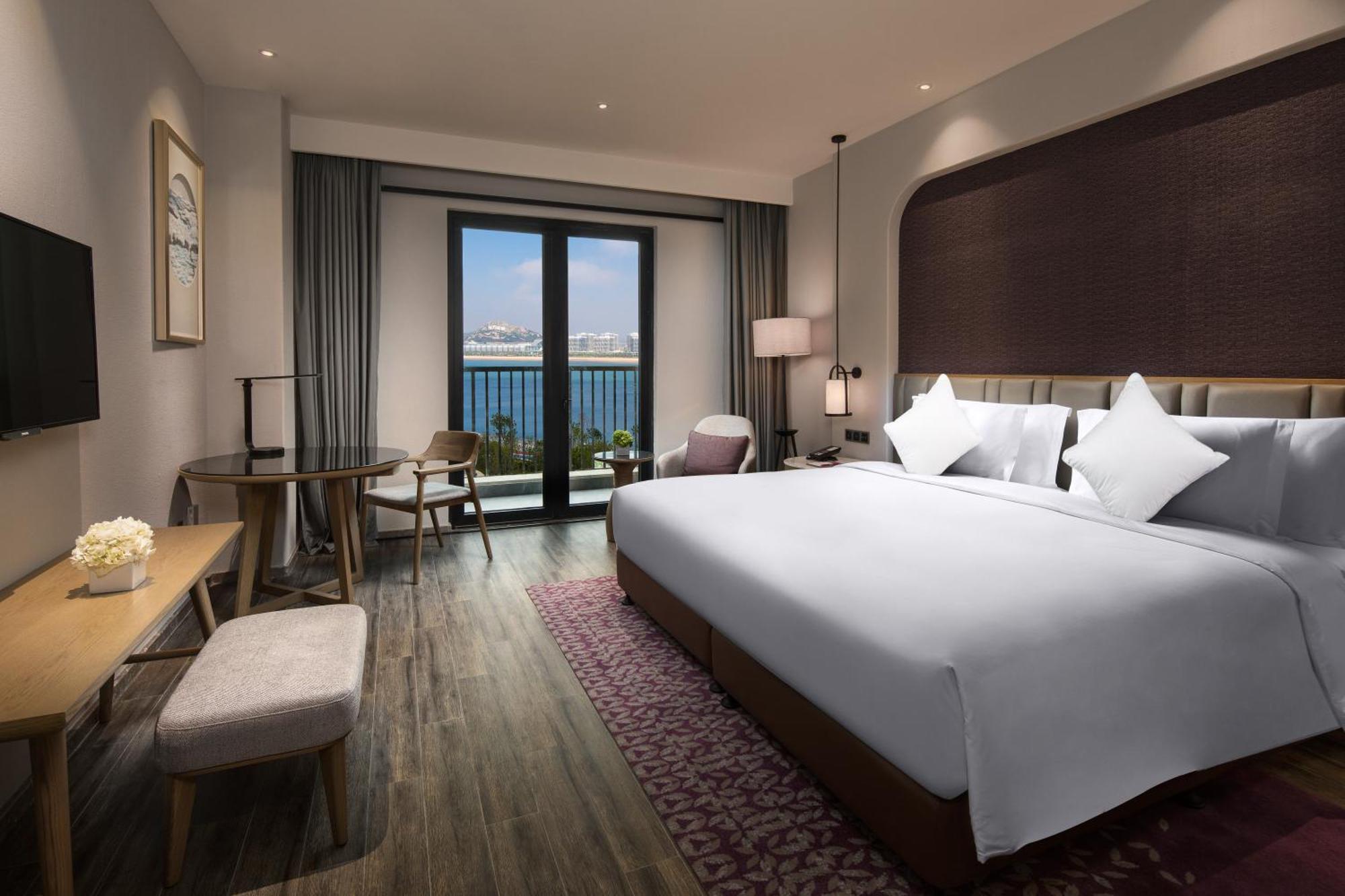 Crowne Plaza Qingdaoorientalmoviemetropolis By Ihg Otel Dış mekan fotoğraf