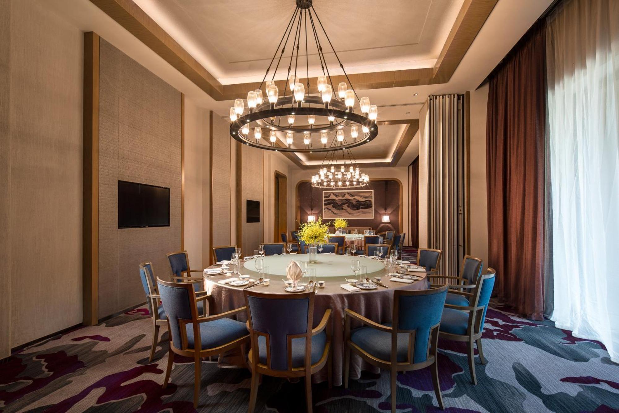 Crowne Plaza Qingdaoorientalmoviemetropolis By Ihg Otel Dış mekan fotoğraf