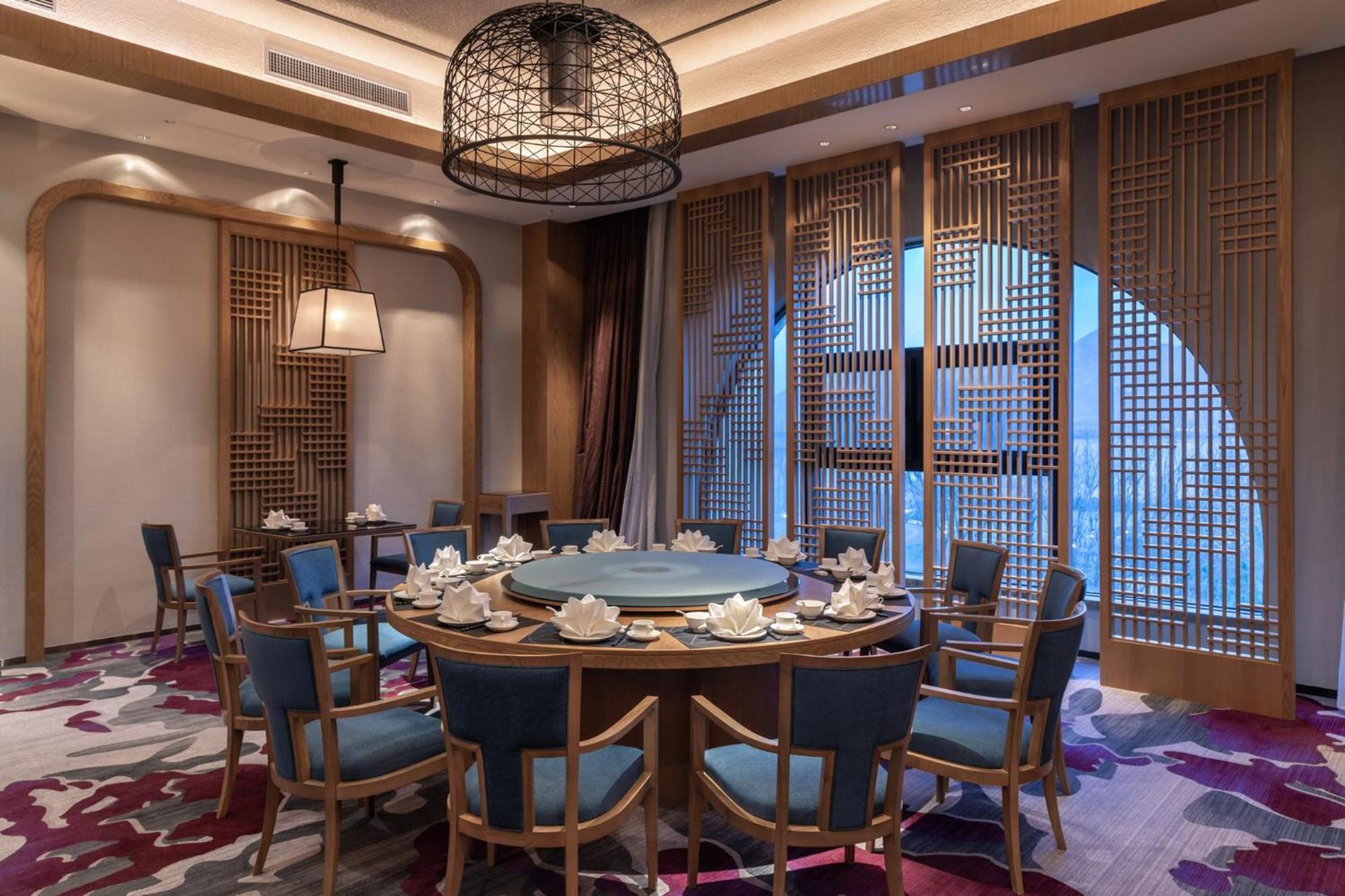 Crowne Plaza Qingdaoorientalmoviemetropolis By Ihg Otel Dış mekan fotoğraf