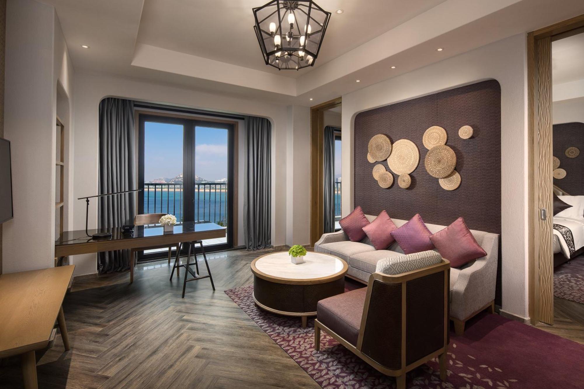 Crowne Plaza Qingdaoorientalmoviemetropolis By Ihg Otel Dış mekan fotoğraf