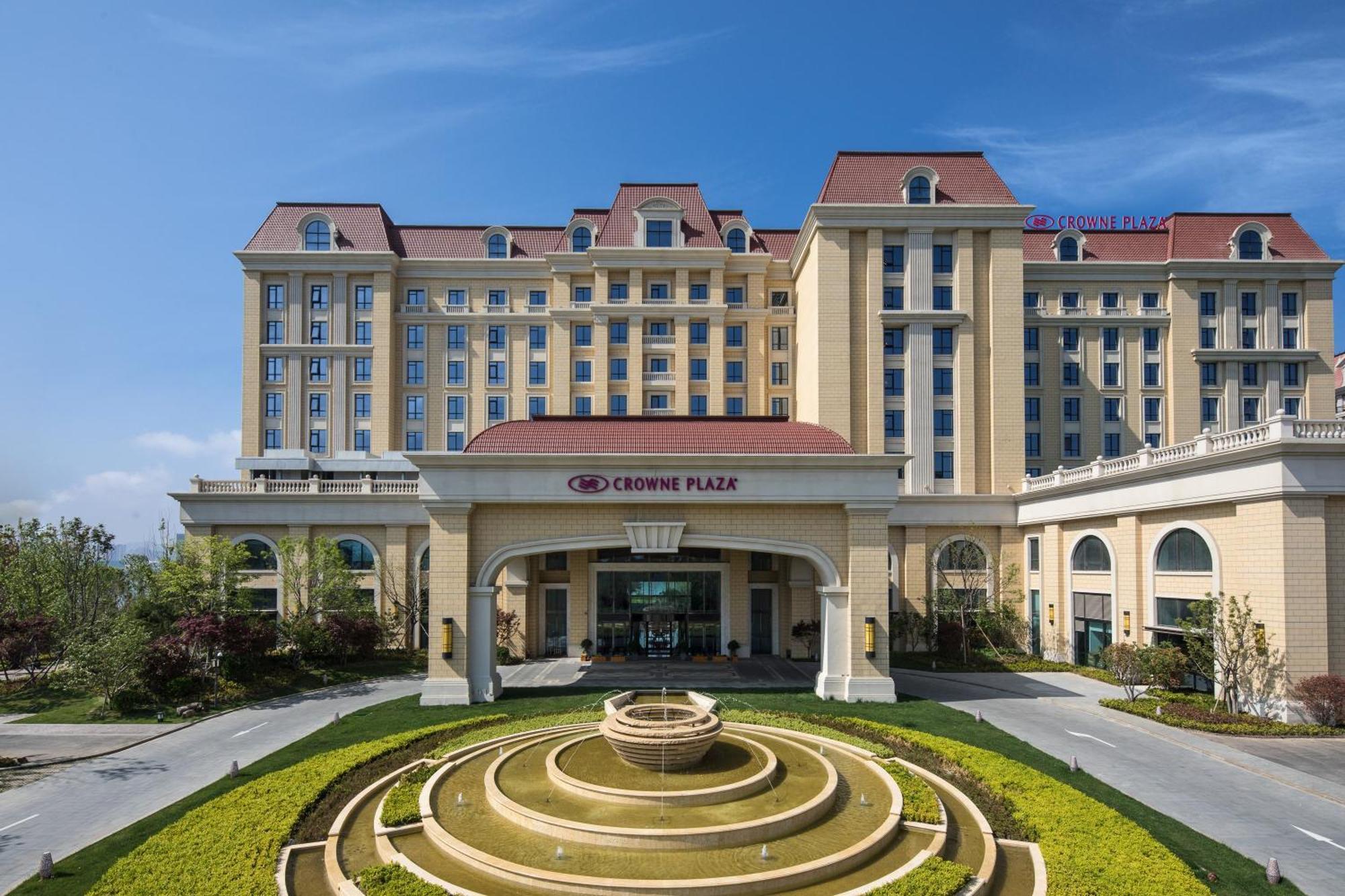 Crowne Plaza Qingdaoorientalmoviemetropolis By Ihg Otel Dış mekan fotoğraf