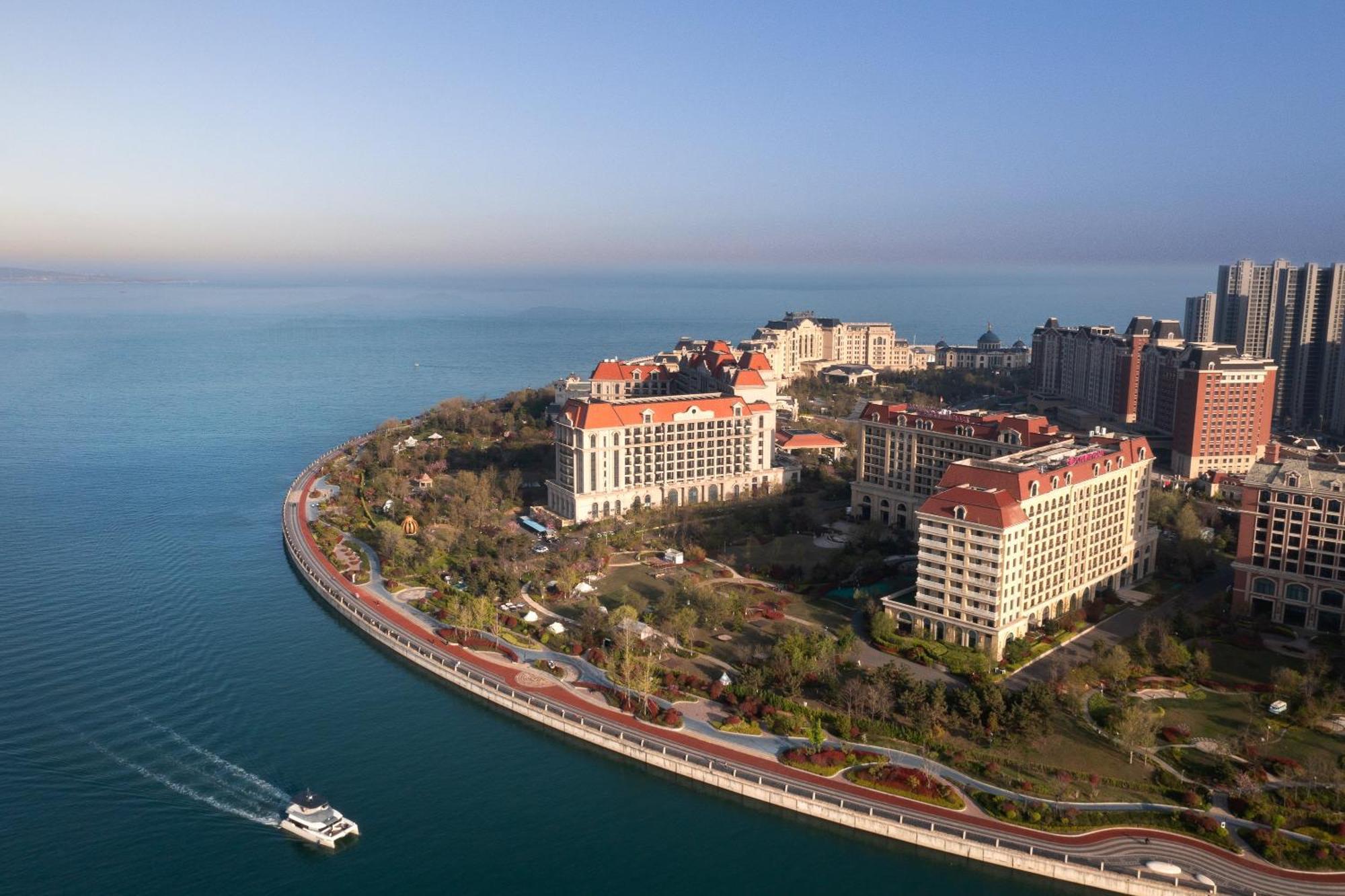 Crowne Plaza Qingdaoorientalmoviemetropolis By Ihg Otel Dış mekan fotoğraf