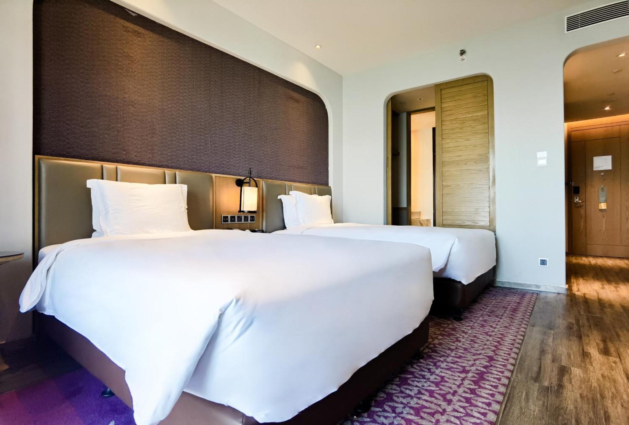 Crowne Plaza Qingdaoorientalmoviemetropolis By Ihg Otel Dış mekan fotoğraf